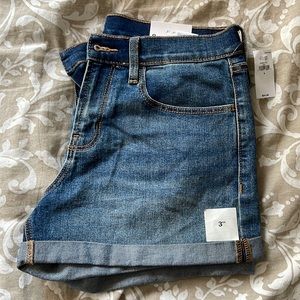 Mid rise denim short